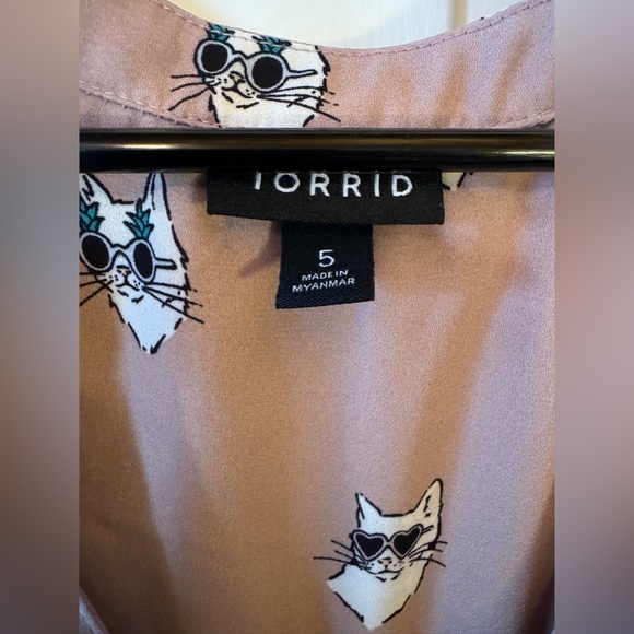 Stylish Cat Print Woman’s Shirt - Picture 3 of 4